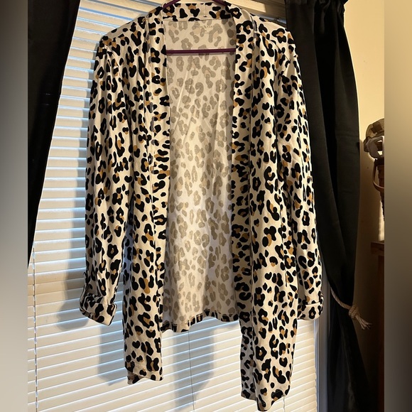 Leopard print cardigan. - Picture 1 of 3